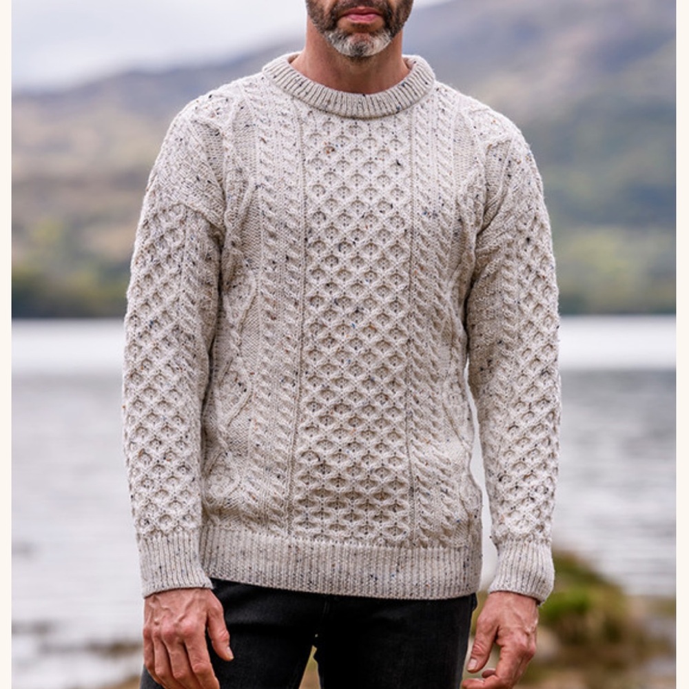 Aran Sweater Market 100% Merino Wool Cable Knit Crew Knit Fleck Sweater Small
